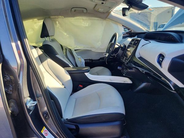 2017 TOYOTA PRIUS — DENT