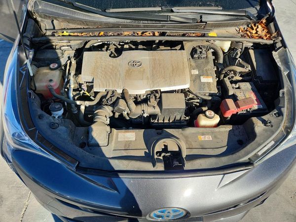 2017 TOYOTA PRIUS — Engine bay