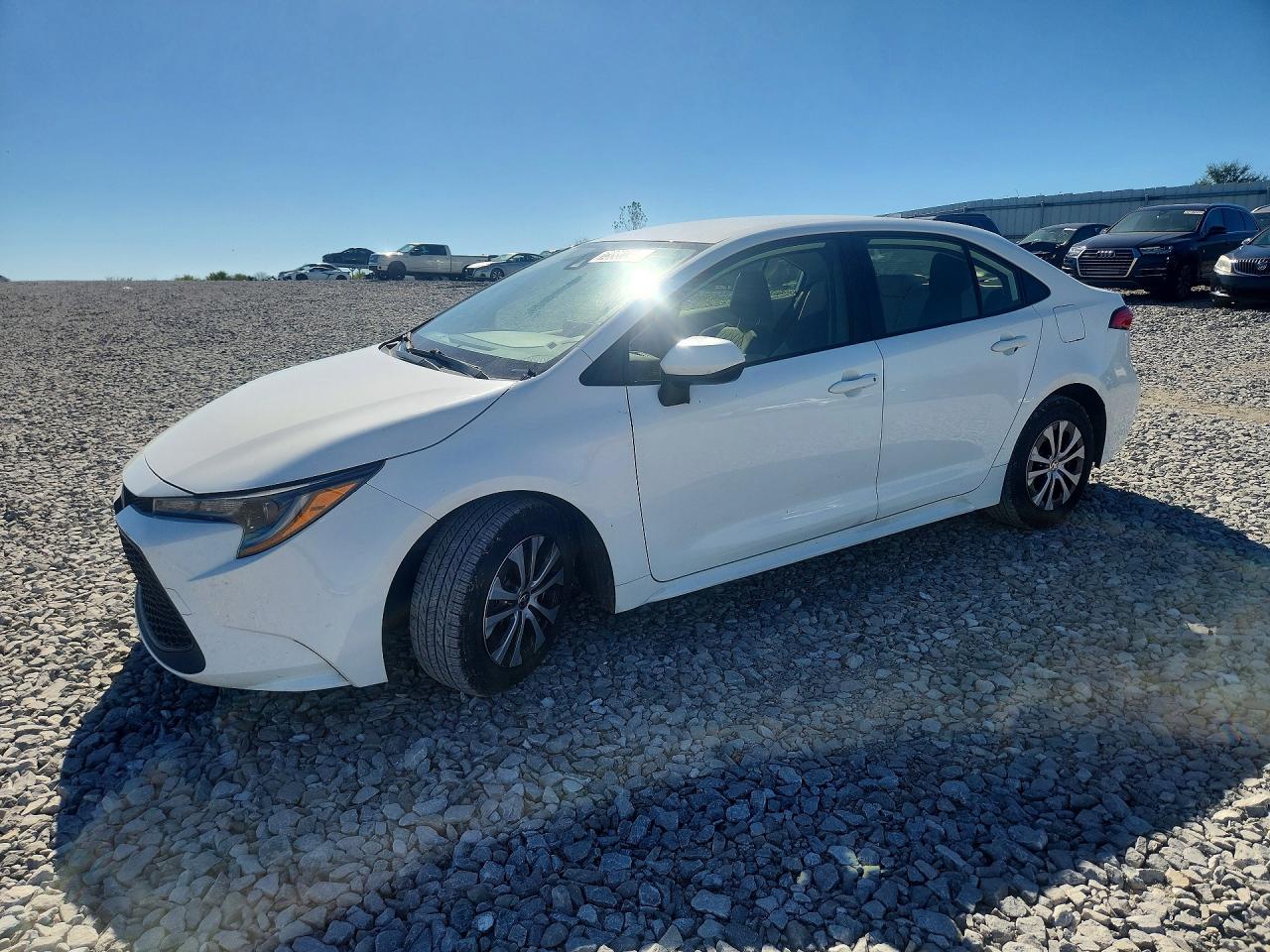 2022 TOYOTA COROLLA LE — Front 3/4
