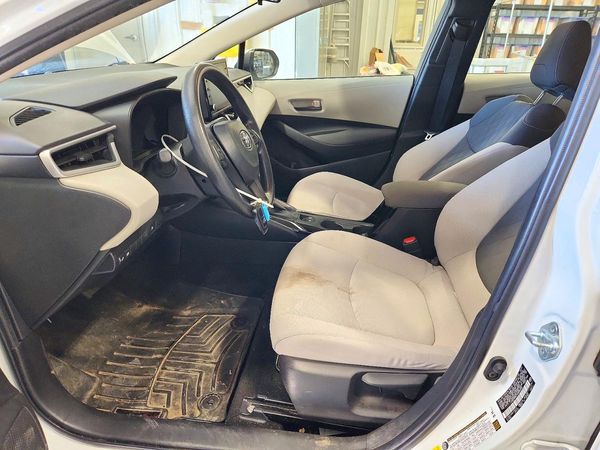 2022 TOYOTA COROLLA LE — DENT