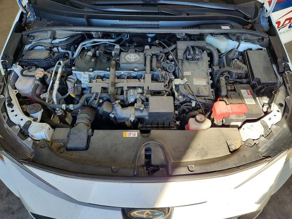 2022 TOYOTA COROLLA LE — Engine bay