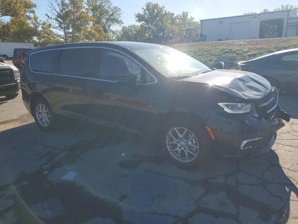 2026 CHRYSLER PACIFICA Select — Passenger 3/4
