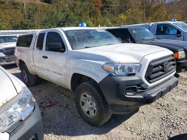 2022 TOYOTA TACOMA SR5 — Passenger 3/4