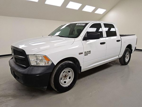 2019 RAM 1500 CLASSIC Tradesman, ST — Front 3/4