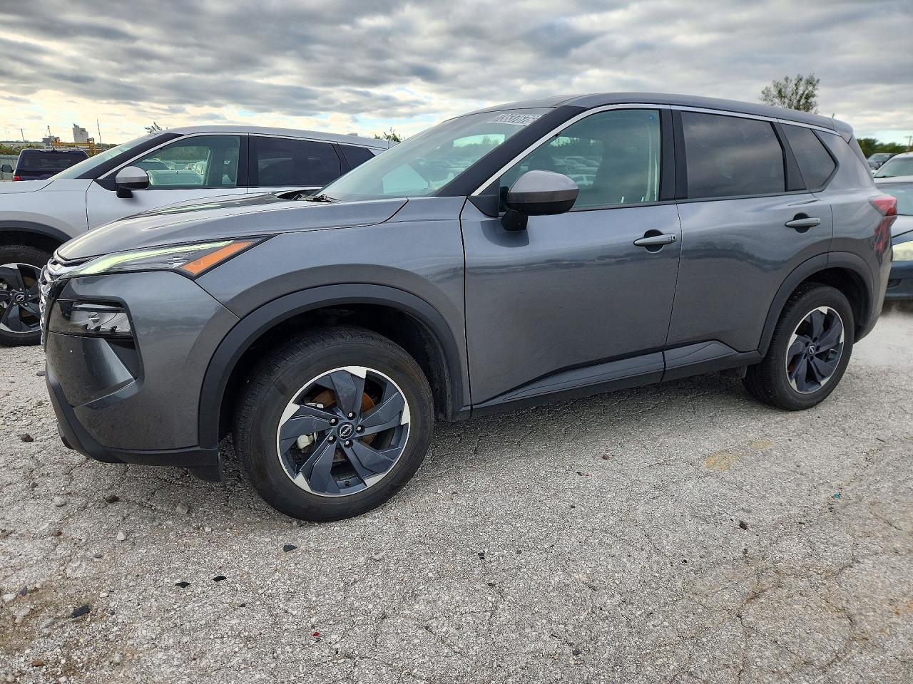 2025 NISSAN ROGUE SV — Front 3/4