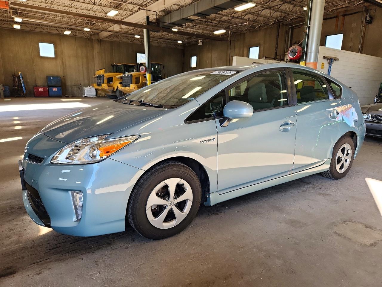 2013 TOYOTA PRIUS — Front 3/4