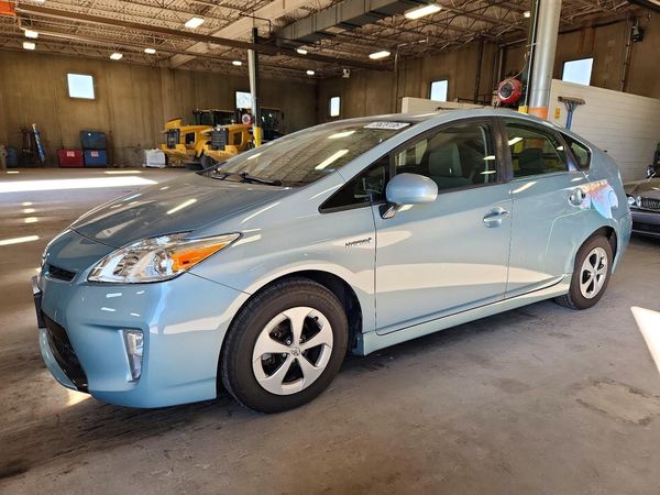2013 TOYOTA PRIUS — Front 3/4