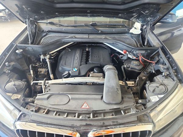 2015 BMW X5 xDrive35i — Engine bay