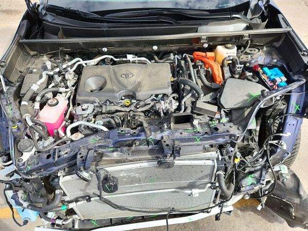 2025 TOYOTA RAV4 XSE Premium — Engine bay