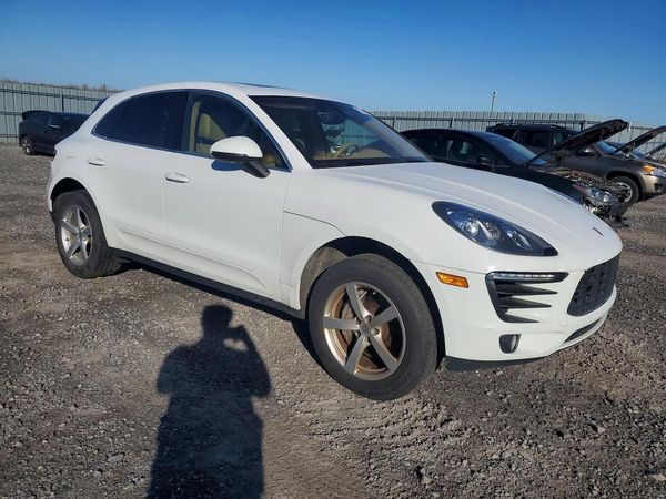 2015 PORSCHE MACAN — Passenger 3/4