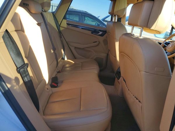 2015 PORSCHE MACAN — PSRS