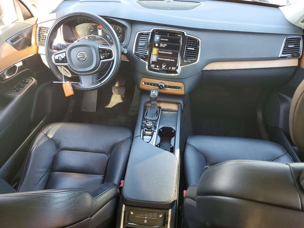 2021 VOLVO XC90 Momentum — CKPT
