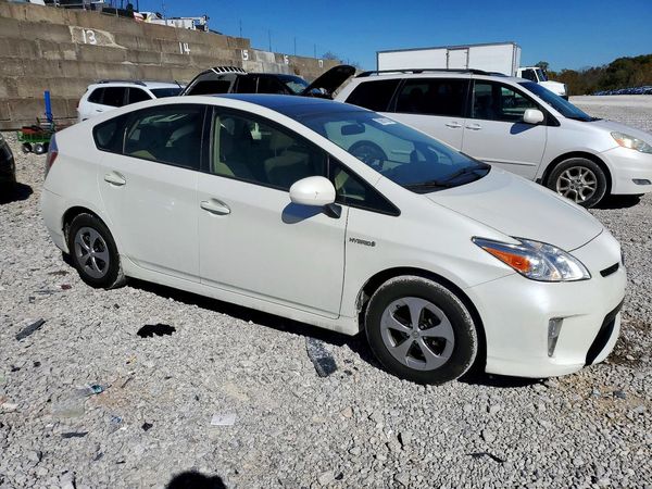 2013 TOYOTA PRIUS — Passenger 3/4