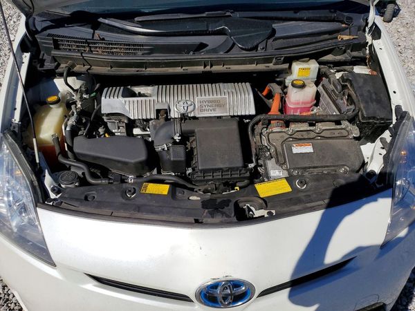 2013 TOYOTA PRIUS — Engine bay