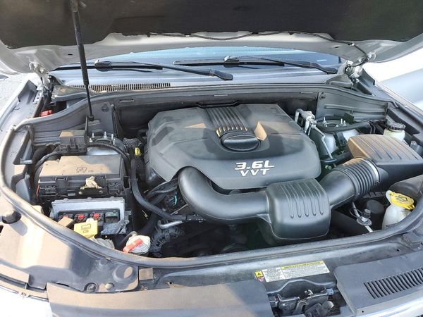 2013 JEEP CHEROKEE Laredo — Engine bay