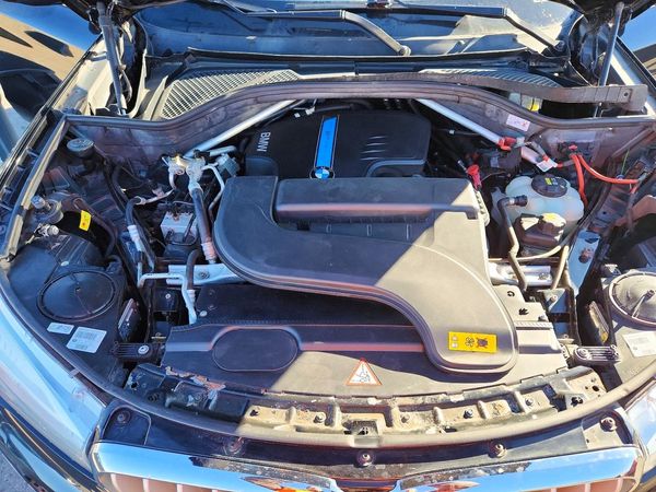 2016 BMW X5 — Engine bay