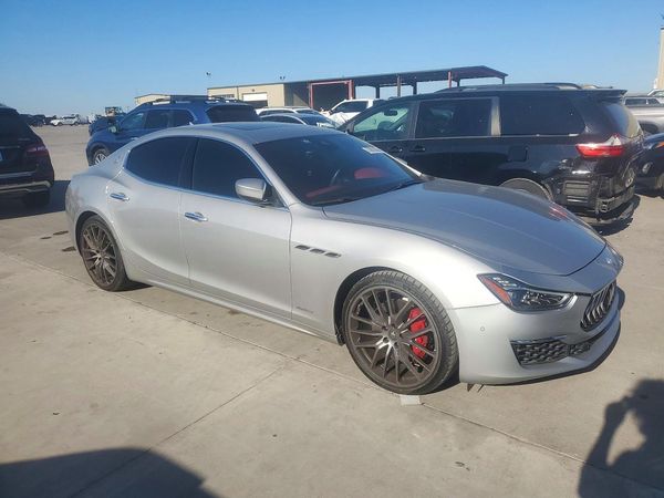 2018 MASERATI GHIBLI Luxury — Passenger 3/4
