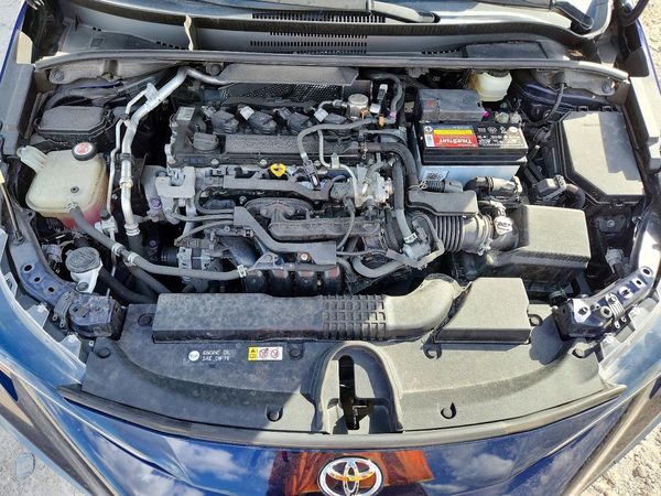 2020 TOYOTA COROLLA SE, CVT — Engine bay