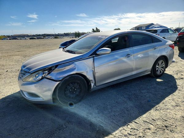 2012 HYUNDAI SONATA Middle-low level — Front 3/4