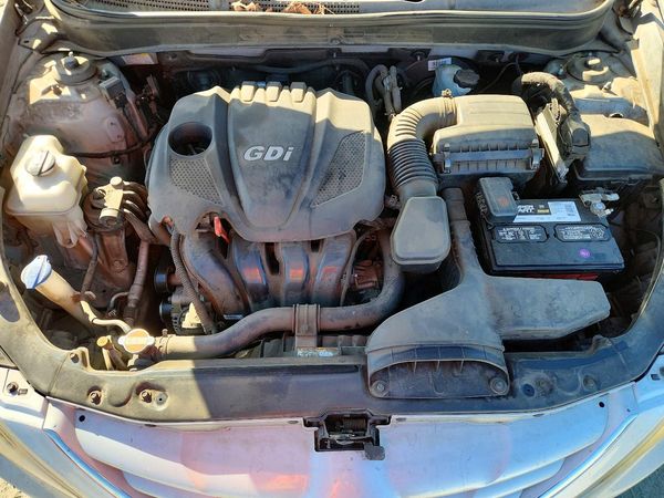 2012 HYUNDAI SONATA Middle-low level — Engine bay