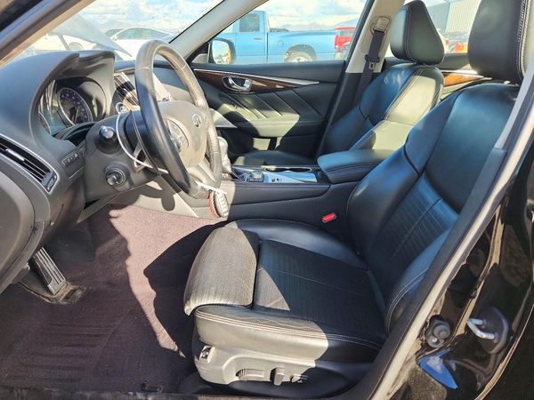 2017 INFINITI Q50 — DENT