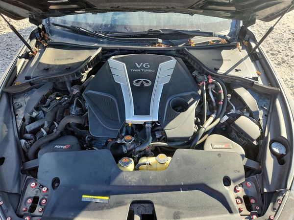 2017 INFINITI Q50 — Engine bay