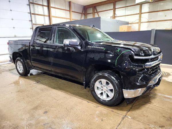 2026 CHEVROLET SILVERADO LT — Passenger 3/4