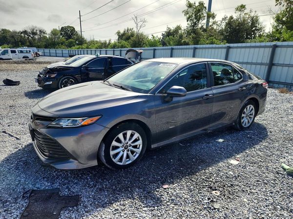 2018 TOYOTA CAMRY L/LE/SE/XLE — Front 3/4
