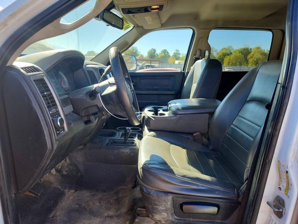 2014 RAM 2500 ST — DENT