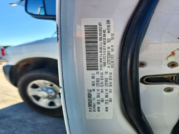 2014 RAM 2500 ST — VINS
