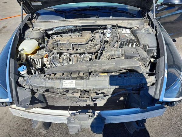 2022 HYUNDAI SONATA SE — Engine bay
