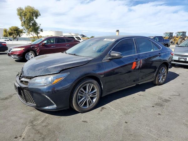 2016 TOYOTA CAMRY — Front 3/4