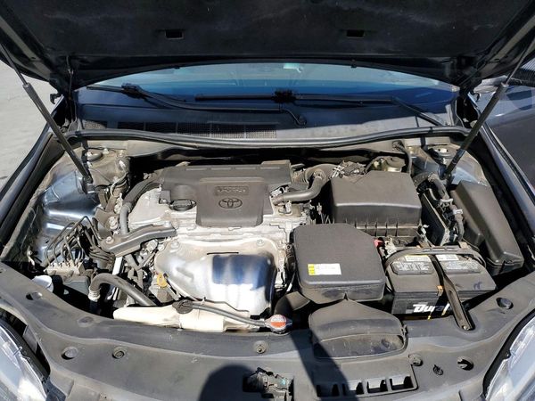 2016 TOYOTA CAMRY — Engine bay