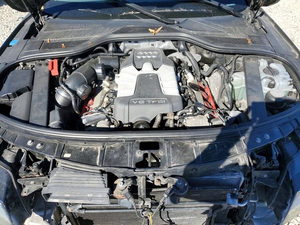 2013 AUDI A8 — Engine bay