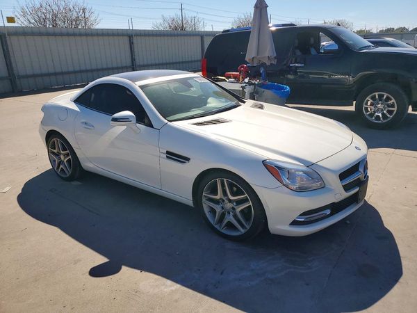 2014 MERCEDES-BENZ SLK SLK250 — Passenger 3/4