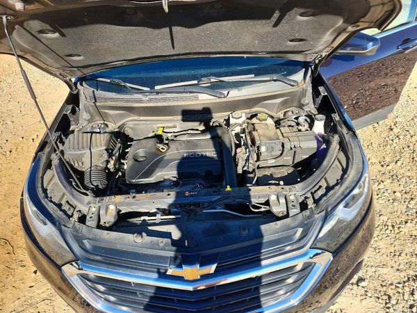 2020 CHEVROLET EQUINOX LT (1LT) — Engine bay