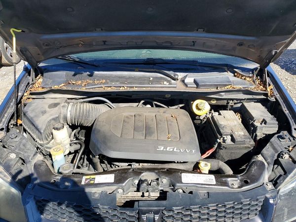 2017 DODGE CARAVAN GT — Engine bay