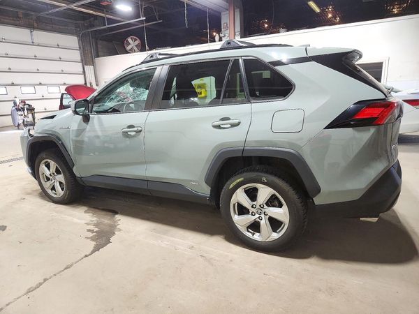 2021 TOYOTA RAV4 XLE Premium HV — DSRA