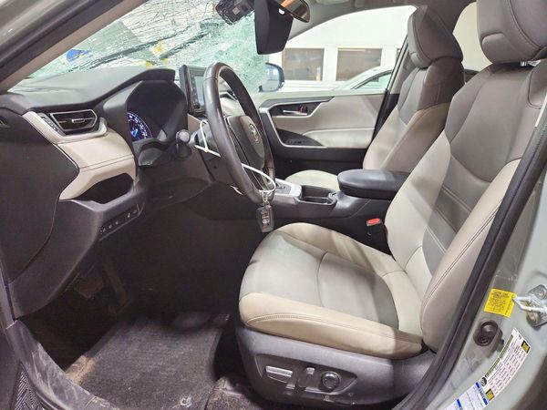 2021 TOYOTA RAV4 XLE Premium HV — DENT