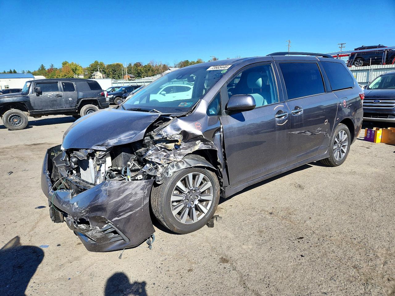 2020 TOYOTA SIENNA Q grade — Front 3/4