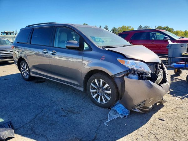 2020 TOYOTA SIENNA Q grade — Passenger 3/4