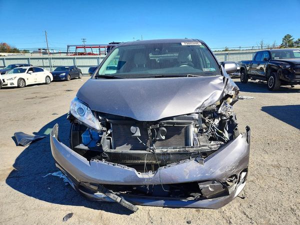 2020 TOYOTA SIENNA Q grade — DIRF