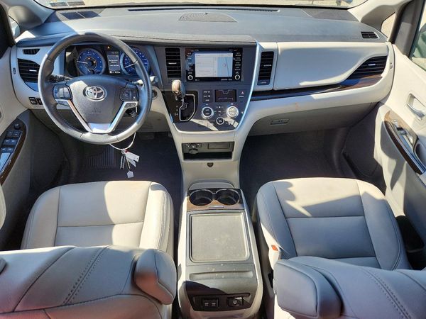 2020 TOYOTA SIENNA Q grade — CKPT