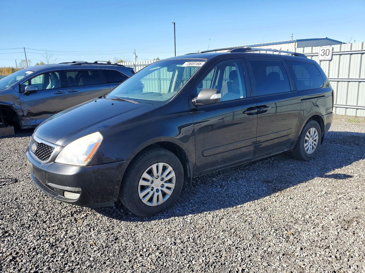2014 KIA SEDONA GL — Front 3/4