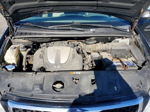 2014 KIA SEDONA GL — Engine bay