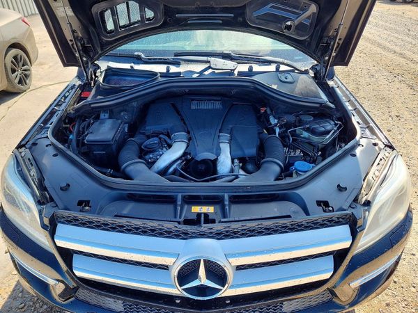 2014 MERCEDES-BENZ GL GL450 4MATIC — Engine bay