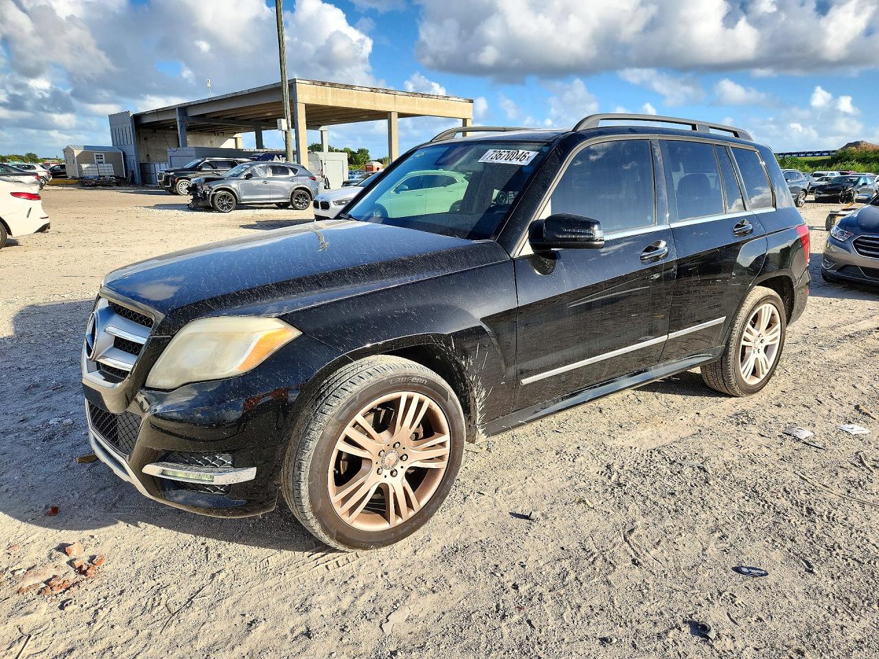 2015 MERCEDES-BENZ GLK GLK350 — Front 3/4