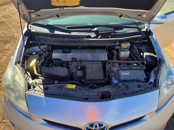2012 TOYOTA PRIUS — Engine bay