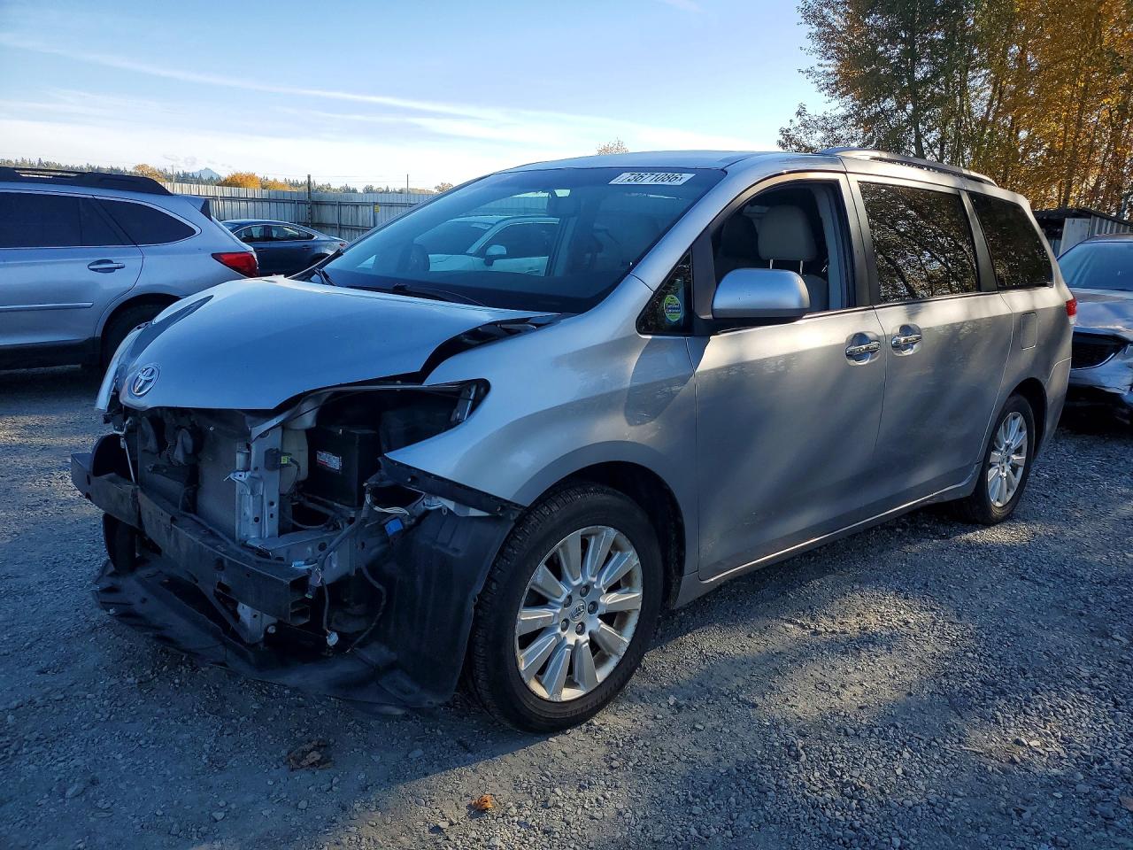 2012 TOYOTA SIENNA — Front 3/4