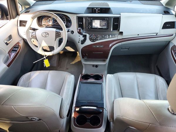 2012 TOYOTA SIENNA — CKPT